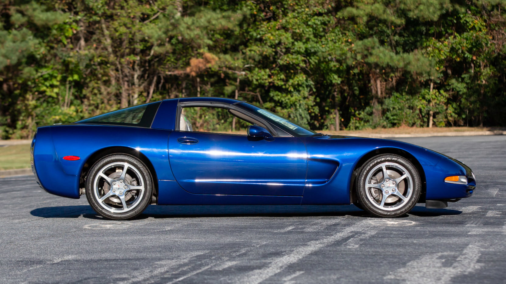 Corvette Generations/C5/C5 2004 Blue Commem Adn Right.jpg